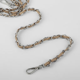 Цепочка с искусственной кожей для сумки, с карабинами, 10×15 мм, 118±3 см, цвет серебряный, бежевый