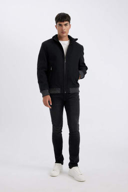 Приталенная сезонная куртка из искусственной кожи с воротником-стойкой на подкладке и застежкой-молнией с двойным карманом - Defacto фото 3