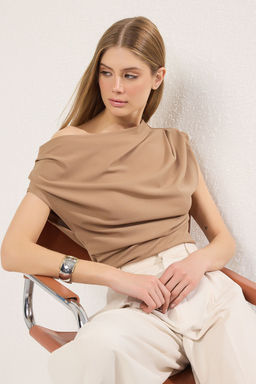 Tas Buzgu/Drape Detayl? Dokumlu Asimetrik Yaka Orme Bluz TWOSS25BZ00024