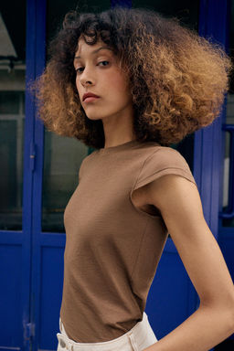 CAMISETA MINIMAL MANGA CORTA / Marr?n claro - Zara фото 5