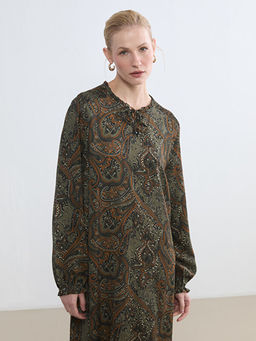 Ba?lamal? Yaka Desenli Elbise