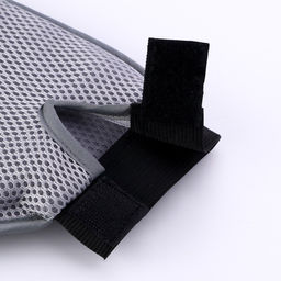 Рукавица - расческа с металлическими зубьями, серая - Пижон фото 4