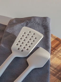 Набор кухонных принадлежностей из 2 шт. бежевый силикон, нейлон