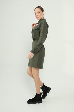 Стильное платье модного силуэта из мягкого шелковистого футера 302L3-22 хаки - Solo mio фото 4
