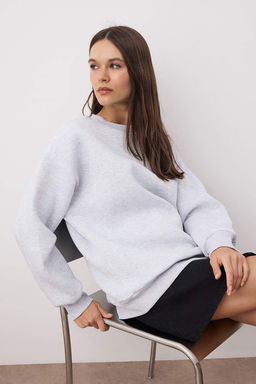 Kar Melanj Oversize/Rahat Kesim Basic Bisiklet Yaka Kal?n/Ici polarl? Orme Sweatshirt TWOAW24SW00102