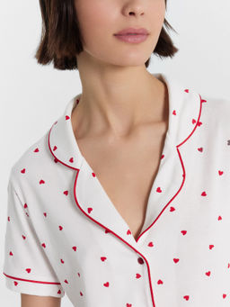 Пижама женская белая с принтом "сердечки"