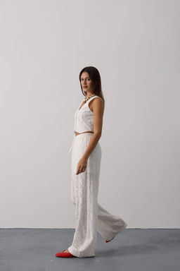 Trendyolmilla Beyaz V Yaka Crop Brode Yelek Dokuma Bluz TWOSS25BZ00171  фото 4