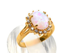 Кольцо позолоченное "Овал" с японским опалом в стразах, размер 20