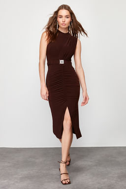 Koyu Kahverengi Vucuda Oturan Drape Detayl? Kemerli Midi Esnek Orme Kalem Elbise TWOSS22EL0756