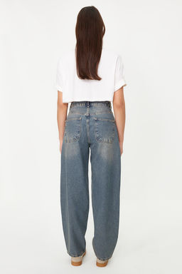 TRENDYOLMILLA Koyu Mavi Soluk Efektli Vintage Dusuk Bel Skater Jeans TWOSS24JE00052  фото 6