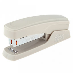 Степлер №24/6 и №26/6 до 20 листов, 10,5х3,1х4,8см, пластмассовый корпус, цвета в ассортименте: синий; светло-серый; черный, в цветной коробке (Китай)