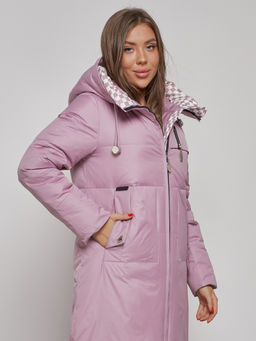 Пальто утепленное молодежное зимнее женское фиолетового цвета 59120F - CHOI PIGEON фото 7
