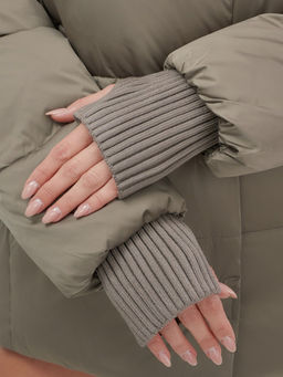 Куртка зимняя женская с мехом и капюшоном тренд коричневого цвета 7658K - Visdeer фото 5