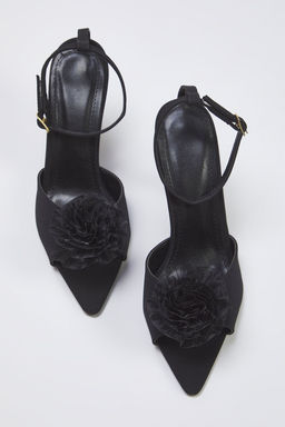 Trendyol Shoes Siyah Gul Detayl? Bilekten Baglamal? Kad?n Ince Topuklu Sandalet TAKSS25TO00044