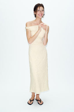 VESTIDO JACQUARD PLIEGUES / Crudo