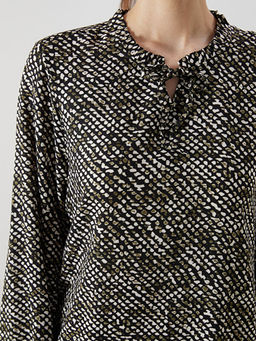 Ba?lamal? Yaka Desenli Bluz