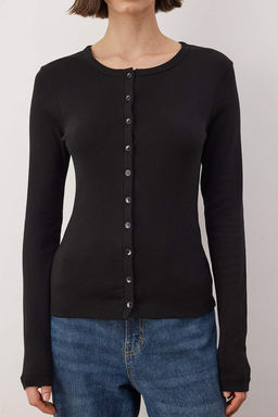 Siyah Dugmeli Vucuda Oturan Esnek Orme Bluz TWOAW26BZ00007