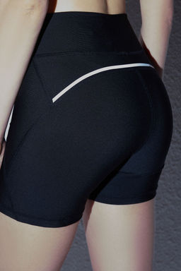 TRENDYOLMILLA Siyah Reflektor Serit Detayl? Orme Spor Sort/K?sa Tayt THMSS25TY00020  фото 4