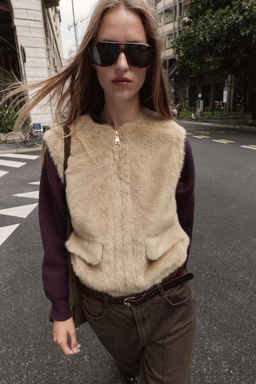FAUX FUR GILET WITH ZIP - Zara фото 4