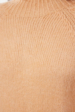 Turuncu Yumusak Dokulu Dik Yaka Dikissiz Triko Kazak TWOAW25KZ00048
