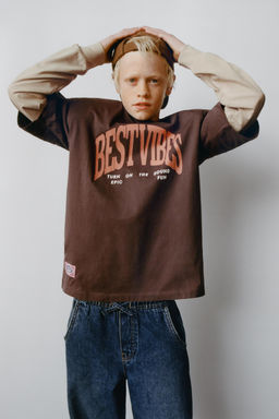 VARSITY DOUBLE SLEEVE T-SHIRT