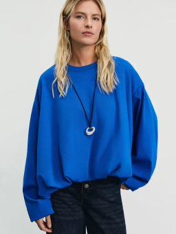 Объемный свитшот из вискозы / Zarina