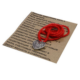 Браслет красная шерстяная нить с подвеской Сердечко любовный оберег