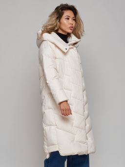 Пальто утепленное молодежное зимнее женское бежевого цвета 52355B - Holdluck фото 11