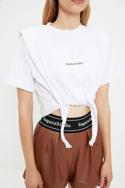 TRENDYOLMILLA X Sagaza Studio Siyah Sloganl? Orme T-Shirt TPRAW22TS0214  фото 13