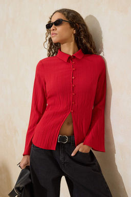 K?rm?z? Dokulu Fitted Bele Oturan Dokuma Gomlek TWOSS24GO00002