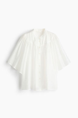 Blusa con mangas mariposa