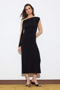 Limited Edition Siyah Bodycon Asimetrik Yaka Kolsuz Aksesuarl? Maxi Esnek Orme Elbise TWOSS26EL00258 - Trendyolmilla фото 2