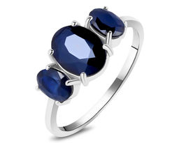 Кольцо, 1 сапфир корунд овал 7х9 мм/2.34 ct. , 2 сапфир корунд овал 4х6 мм/1.27 ct., Вивьен