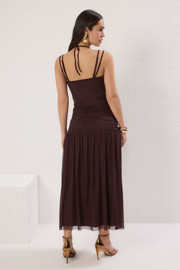 TRENDYOLMILLA Kahverengi Cut Out/Pencere Detayl? Buzgulu Astarl? Tul Orme Midi S?k Elbise TPRSS25EL00246 фото 5