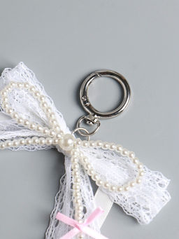 Брелок для ключей на карабине «Жемчужный бант с кружевной тесьмой», бусины d=0.4 и 0.8 см, на сумку, рюкзак, 16×9.5×1 см