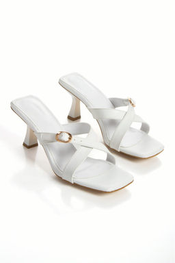 Beyaz Gold Tokal? Kare Burun Kad?n Topuklu Terlik TAKSS25TO00035