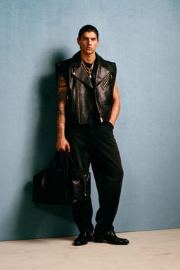 CHALECO BIKER PIEL WILLY CHAVARRIA X ZARA / Negro