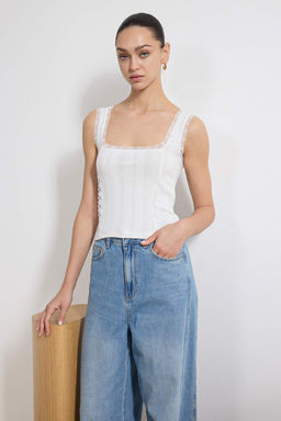 Ekru Fitted/Vucuda Oturan Kare Yaka Volanl?/F?rf?rl? Fitilli Esnek Orme Bluz TWOSS26BZ00006