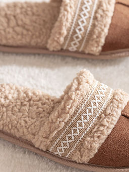 S?et G?r?n?ml? Kad?n Ev Terli?i