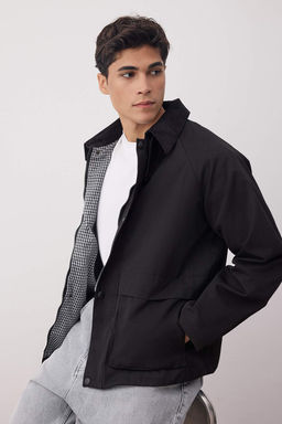 Siyah Regular Fit Kadife Yaka Detayl? Unisex Mevsimlik Mont TMNAW25MO00017