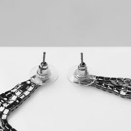 Серьги висячие со стразами «Лёд» 4 нити, цвет чёрный, 11,5 см