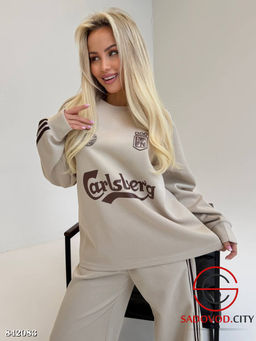 Спортивный женский костюм