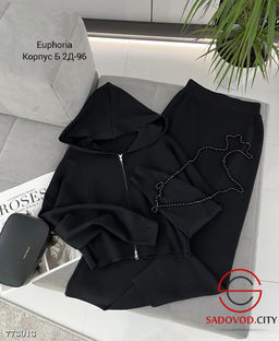 Женский костюм с юбкой