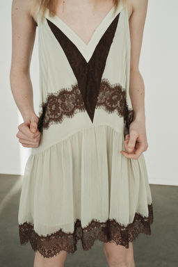 SHORT DRESS WITH CONTRAST LACE - Zara фото 7