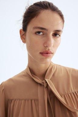 Blusa de gasa con lazada - H&m фото 4