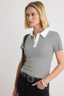 Ekru _izgili Fitted/V_cuda Oturan Polo Yaka Ka_korse _rme Bluz TWOAW27BZ00076