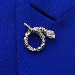 Брошь «Змея», в клубке, белая в серебре