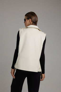 Жилет из экокожи молочного оттенка - Incity фото 4