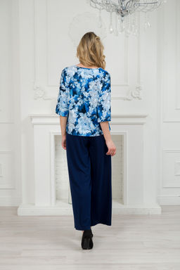 Костюм женский из кофты с рукавом 3/4 и брюк из вискозы Элеонора синие цветы