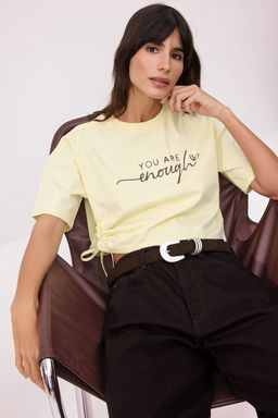 Ac?k Sar? Slogan Boxy Dusuk Kol K?sa Kollu %100 Pamuk Orme T-Shirt TWOSS26TS00189